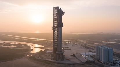 El Starship en la plataforma de lanzamiento.