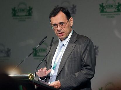 Caruana: "La trampa de la deuda acecha"