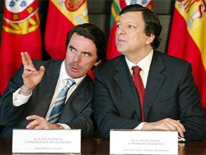 Aznar y Durão Barroso, ayer en Lisboa.