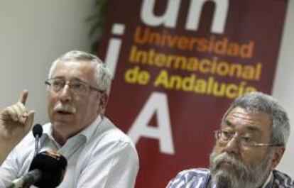 El secretario general de CCOO, Ignacio Fernández Toxo (i), y su homologo de UGT, Cándido Méndez (d). EFE/Archivo