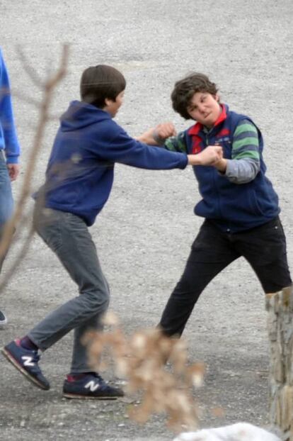 Una de las muchas travesura de Felipe Marichalar, que en la imagen se pelea con un amigo.