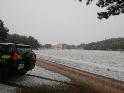 Paisaje nevado, el jueves por la tarde en el puerto de La Morcuera de la sierra de Guadarrama, a 1.796 metros de altitud.