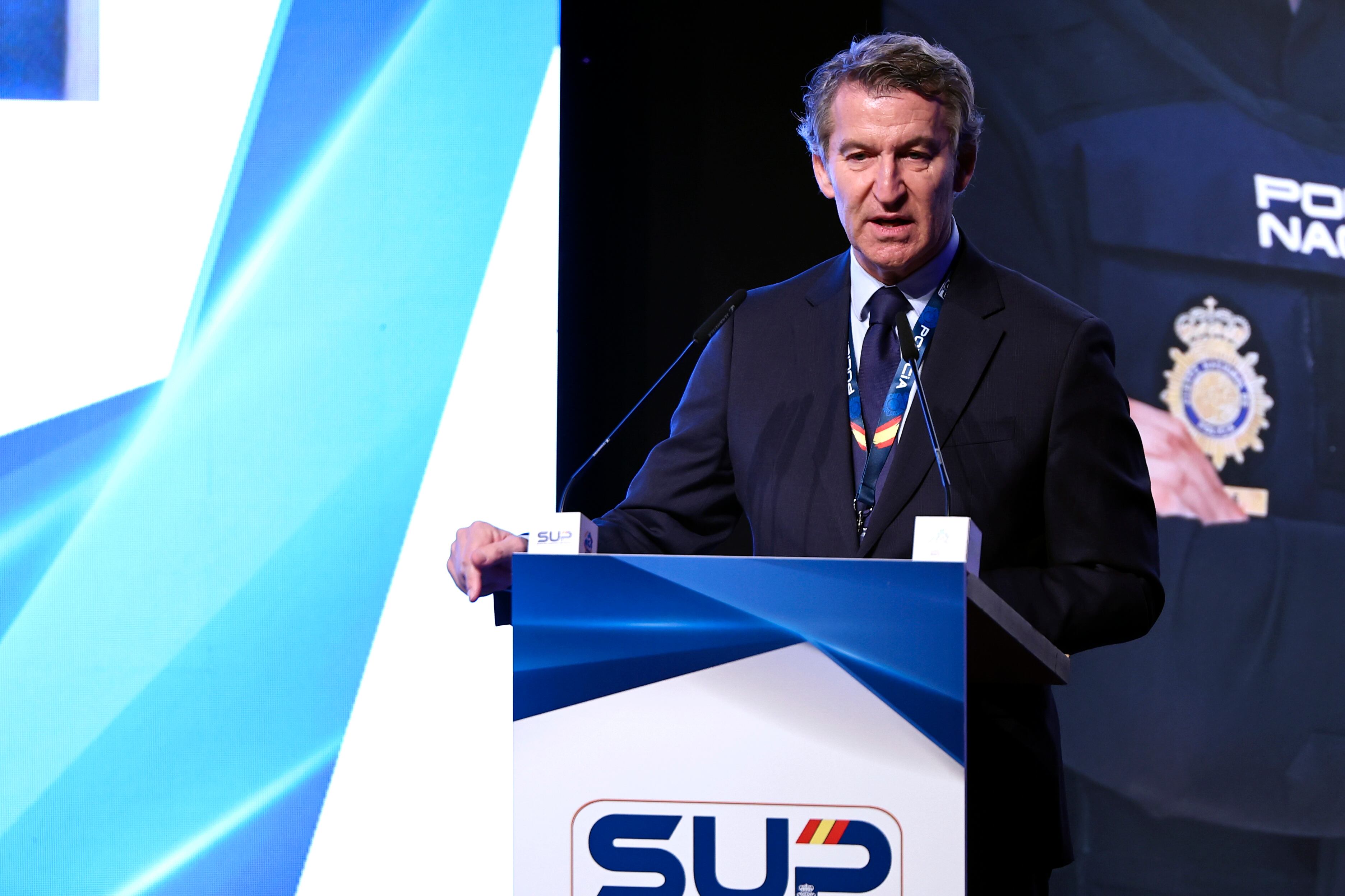 Feijóo acusa a Sánchez de perder la dignidad con Junts pese al intento del PP de seducirles para una moción