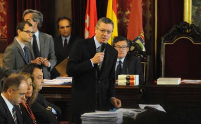Gallardón responde a las preguntas de la oposición por primera vez en el pleno.