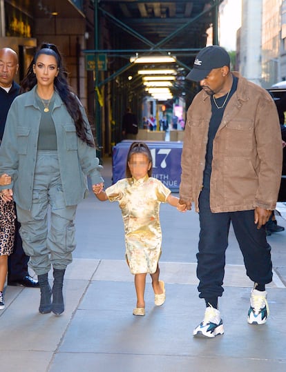 Kanye West, Kim Kardashian y su hija North West en Nueva York en junio de 2018.
