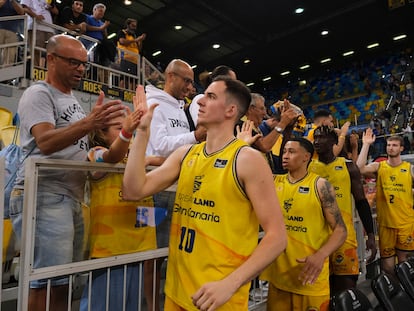 Los jugadores de Gran Canaria, tras caer en los playoffs de la Liga Endesa ante el Madrid.