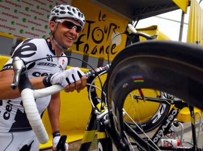 Carlos Sastre, durante un Tour cuando pertenecía al equipo Cervelo.