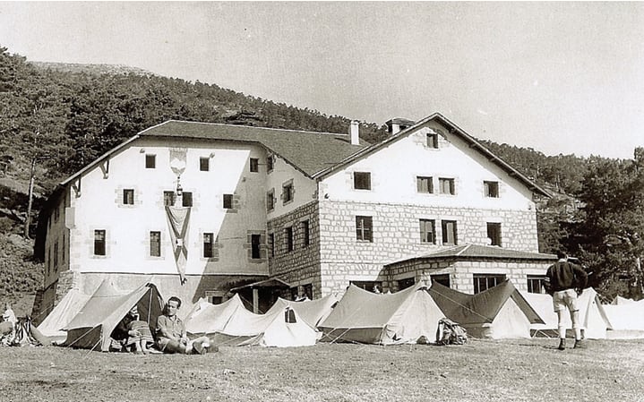 El albergue de Peñalara en los años cincuenta.