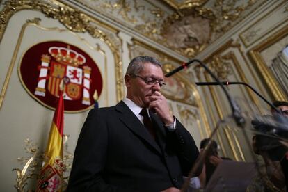 Alberto Ruiz-Gallardón, el 23 de septiembre de 2014, durante la rueda de prensa ofrecida en el Ministerio de Justicia para anunciar su dimisión como ministro y su abandono de la política. El ministro dejaba el puesto al no prosperar la reforma de la ley del aborto que él había elaborado.