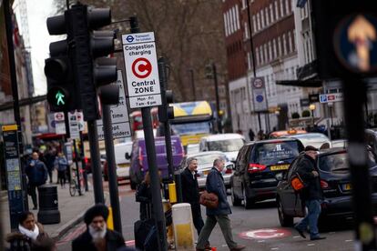 Una señal avisa de la zona en la que se aplica la “tasa de congestión” de Londres.