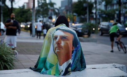 Manifestante favorável ao Governo Bolsonaro em Porto Alegre.