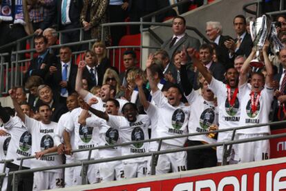 Los jugadores del Swansea celebran el ascenso a la <i>Premier</i>.