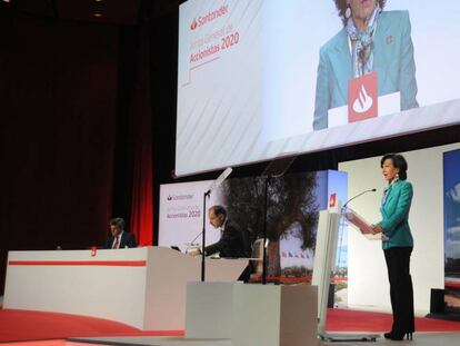  La presidenta del Banco Santander, Ana Botín, durante su intervención en la presentación de resultados de la entidad a los accionistas.