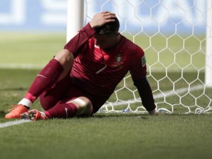 Cristiano Ronaldo se lamenta por una ocasi&oacute;n fallada ante Ghana.