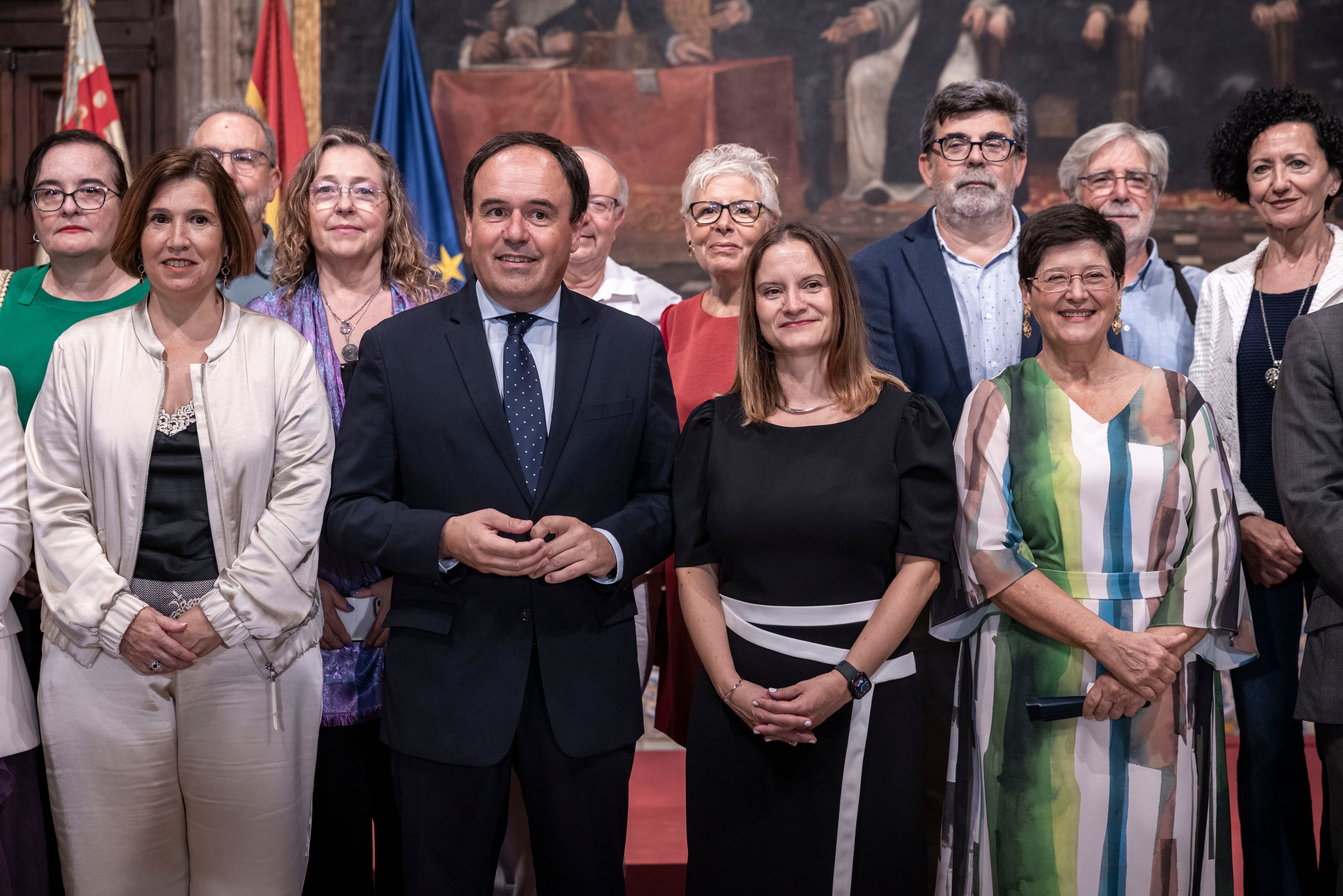 La nueva presidenta de la Acadèmia Valenciana defiende una lengua “unitaria y propia” y Llorca le pide “diálogo”