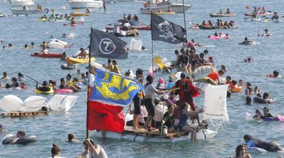 Momento del abordaje pirata, uno de los actos más populares de la Semana Grande de San Sebastián.