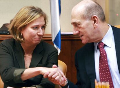 Olmert felicita a Livni por su victoria en las primarias.