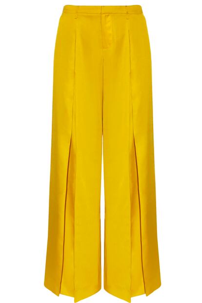 Pantalones en satén de seda color amarillo, de Maiyet (660 euros).