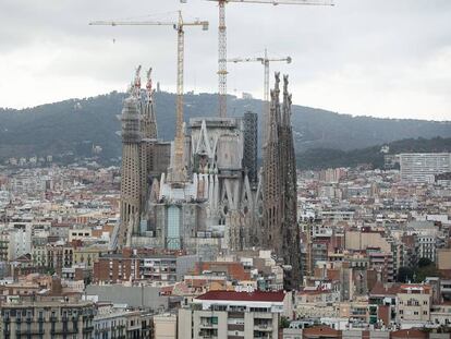 Una imatge de la Sagrada Família amb les torres centrals en construcció dl 2016.
