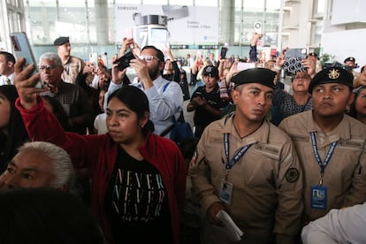 CIUDAD DE MÉXICO, 29JULIO2024.- Por primera vez y con apoyo de la fundación Simi de farmacias Similares llega al Aeropuerto Internacional de la Ciudad de México (AICM) las reliquias de San Judas Tadeo como un préstamo por 90 días del Vatican. Las reliquias estarán recorriendo el país.
FOTO: ANDREA MURCIA /CUARTOSCURO.COM