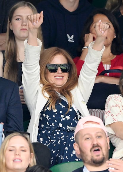 Otra intérprete que no se ha perdido la ocasión de asistir a Wimbledon ha sido Isla Fisher, que hace tan solo tres meses hizo público su divorcio de Sacha Baron Cohen.