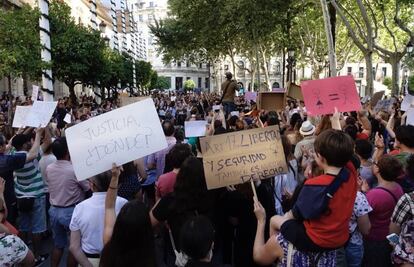 Concentración en Sevilla contra la puesta en libertad provisional de La Manada.