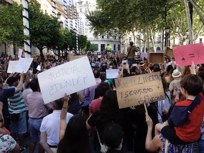 Concentración en Sevilla contra la puesta en libertad provisional de La Manada.