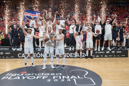 Llull, Rudy Fernández y Chacho Rodríguez levantan el título de Liga en Murcia.