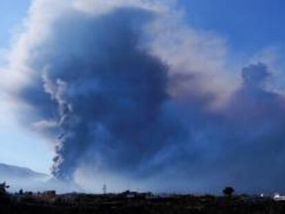 Continúa la erupción del volcán Cumbre Vieja de La Palma, Canarias.