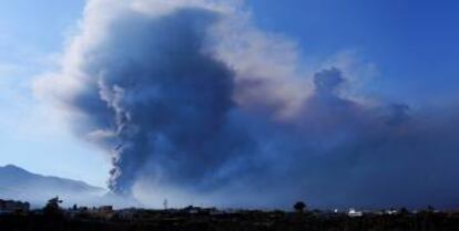 Continúa la erupción del volcán Cumbre Vieja de La Palma, Canarias.