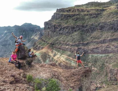 Los colores de las escarpadas laderas de Azulejos de Veneguera, Gran Canaria.