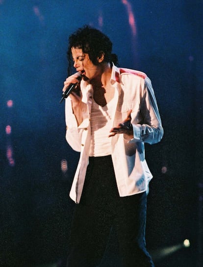 Michael Jackson en el estadio de Wembley durante el 'Dangerous Tour', imagen que ahora recrea su sobrino en su 'biopic'. 