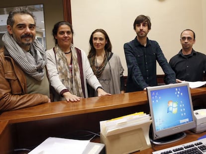 Raimundo Viejo, primero por la izquierda, junto a otros diputados del Congreso presentando una Proposición de Ley para derogar la "tasa google" de la Ley de Propiedad Inteleltural,