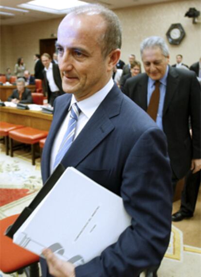 El ministro de Industria, Turismo y Comercio, Miguel Sebastián, tras su primera comparecencia en el Congreso de los Diputados.