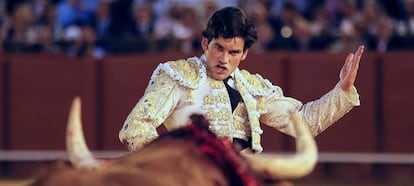 El diestro José Garrido, en la plaza de toros de la Maestranza de Sevilla. 