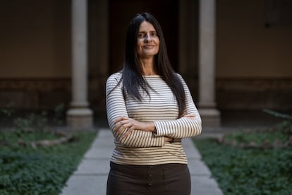 Maria Garganté al claustre del Seminari Conciliar de Barcelona.