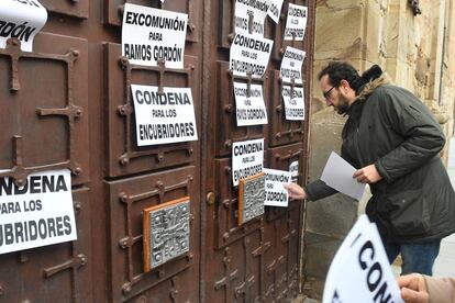 Concentración hoy sábado ante el obispado de Astorga.