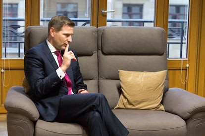 Hanno Pevkur, ministro de Defensa de Estonia, durante la entrevista, el 15 de noviembre en Bruselas. 
