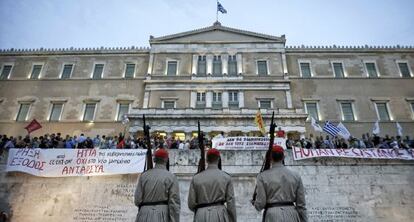 Manifestación contra la austeridad ante el parlamento en Atenas.