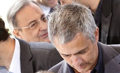 Jose Mourinho, junto al presidente del Madrid, Florentino Pérez.