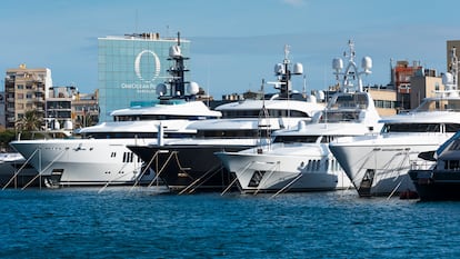 Yates en el puerto de Barcelona.