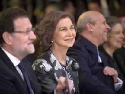 La Reina Sofía acompañada por el presidente del Gobierno, Mariano Rajoy (i), y el ministro de Cultura, José Ignacio Wert (3i), preside la audición del Réquiem de Verdi, dirigido por Riccardo Muti, con motivo del IV centenario de la muerte de El Greco, en la Catedral Primada de Toledo, el pasado 12 de abril.