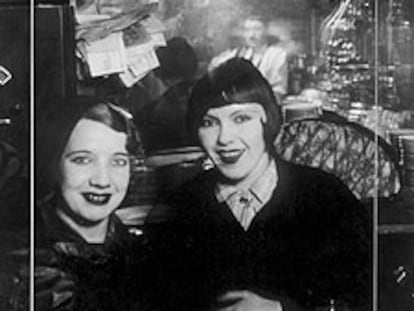 'Prostitutas en un bar, bulevar Rochechouart' (1932), del fotógrafo húngaro Brassaï.