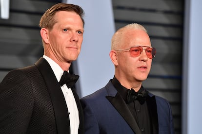 Ryan Murphy y David Miller

Para The New Yorker, no hay dudas de que Murphy es “el hombre más poderoso de la televisión”. El responsable de series como El asesinato de Gianni Versace, Glee, American Horror Story o Pose también se alza, junto a su marido el fotógrafo David Miller, como uno de los principales referentes de la comunidad LGTB+ que tanto ha ayudado a visibilizar en sus trabajos.