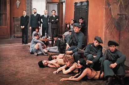 La película surgió como una respuesta a la 'Trilogía de la vida', el ciclo de filmes que Pasolini dedicó a la celebración del cuerpo y la sensualidad.
