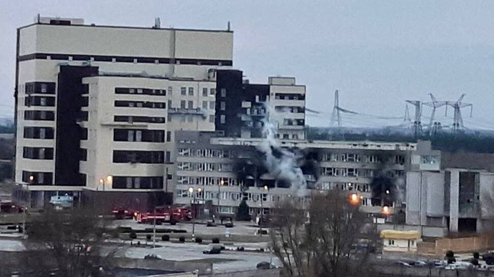 La central nuclear de Zaporiyia tras el bombardeo. 