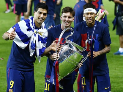 Luis Suárez, Lionel Messi y Neymar celebran la Liga de Campeones en 2015.