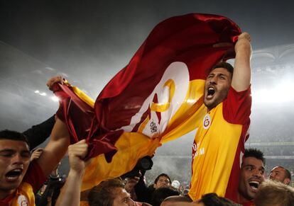 Los jugadores del Galatasaray celebran el título de la Liga Turca.