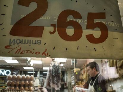 Una carnicería en el mercado Maravillas en Madrid