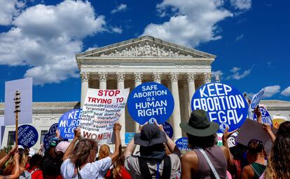 Manifestantes protestan a favor del aborto, afuera de la Suprema Corte en Washington, el 24 de junio.